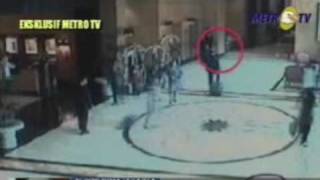 Footage released of supected Jakarta bomber  21 Jul 09 [upl. by Sukhum]