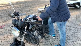 Motorrad aufbocken  Technik statt Kraft [upl. by Tarazi]